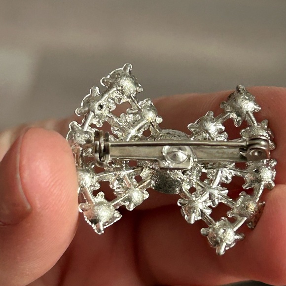4/$50 Aurora Boralis Elegant Silver Crystal Brooch 🙋♀️ - Picture 5 of 8